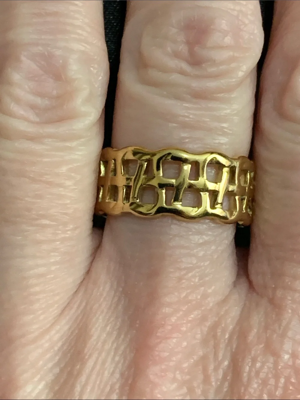 NWT gold tone cut out ring size 7